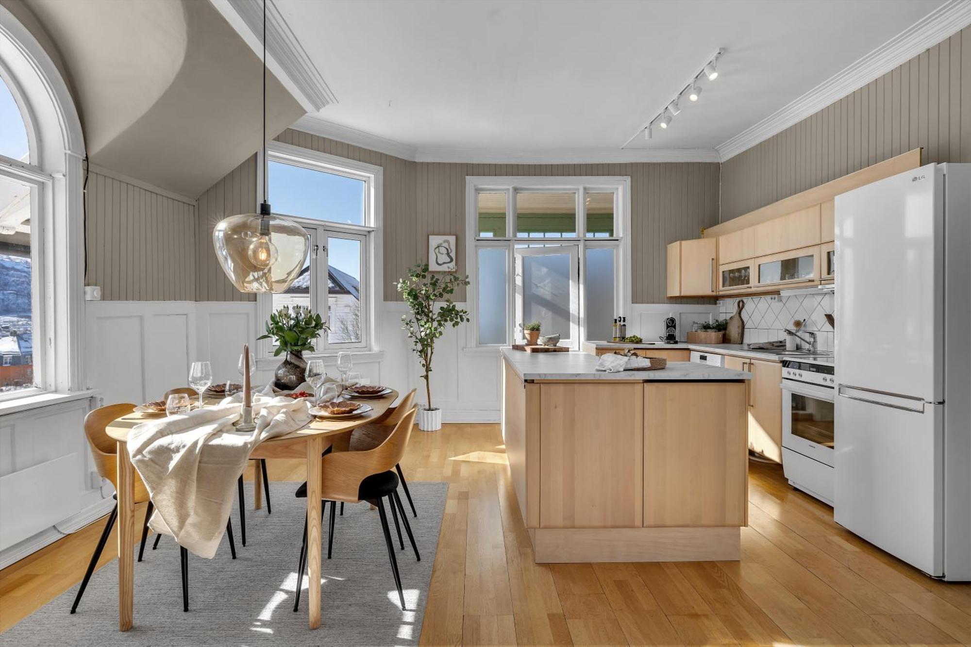 Lovely City Center Apartment With Amazing Views And Free Parking! Tromsø Buitenkant foto