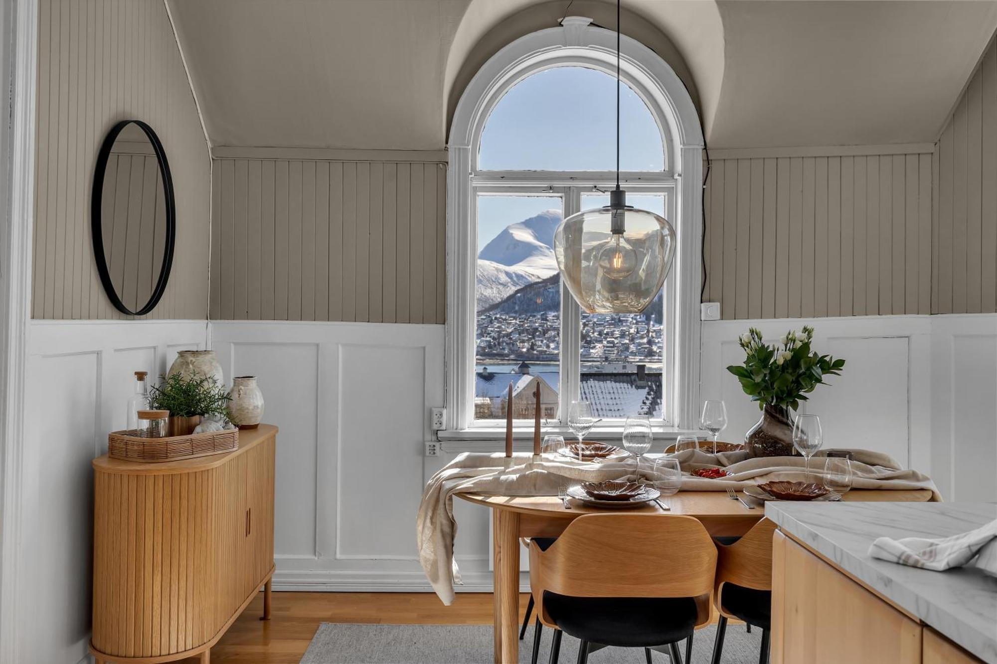 Lovely City Center Apartment With Amazing Views And Free Parking! Tromsø Buitenkant foto