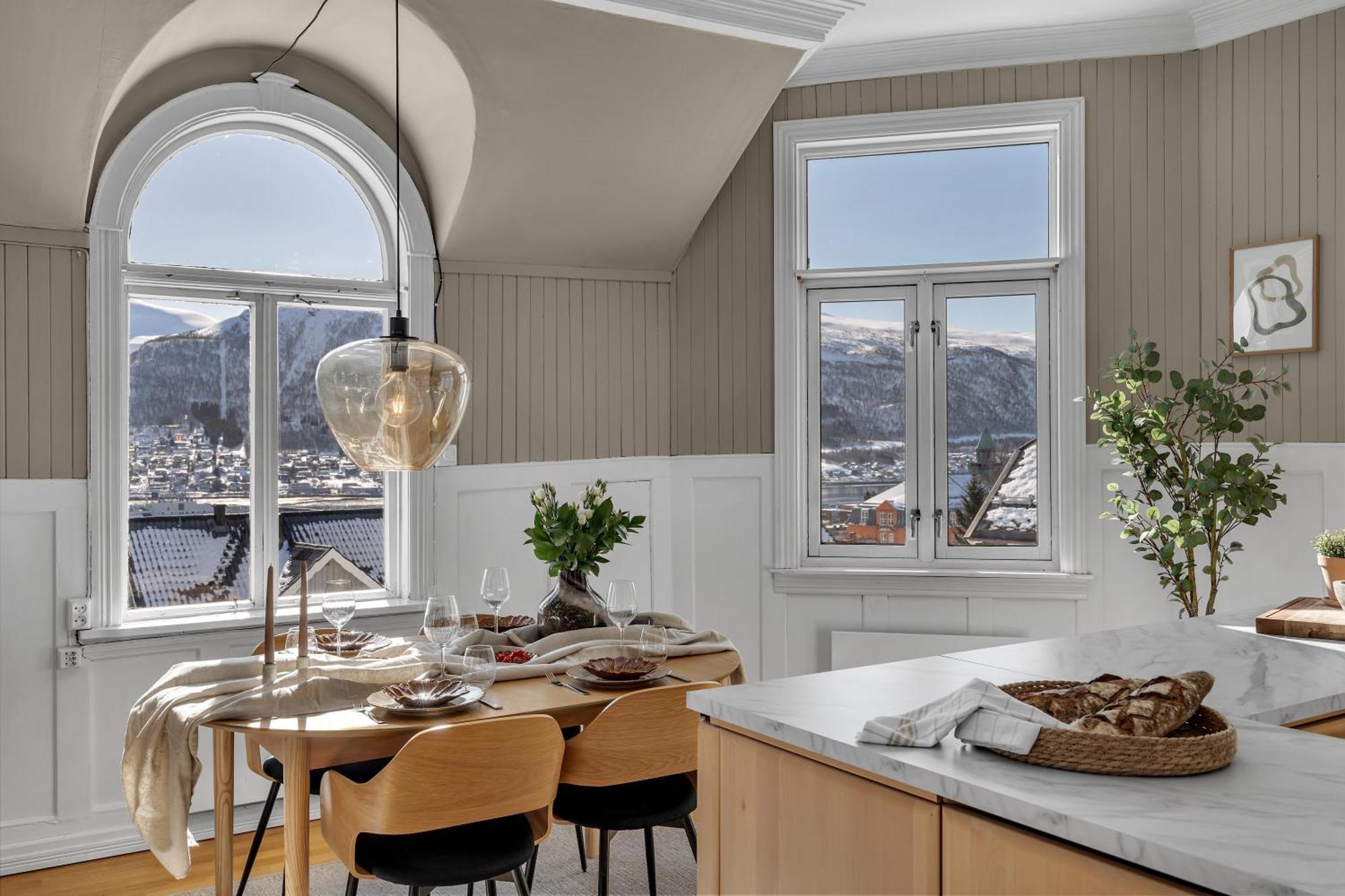 Lovely City Center Apartment With Amazing Views And Free Parking! Tromsø Buitenkant foto