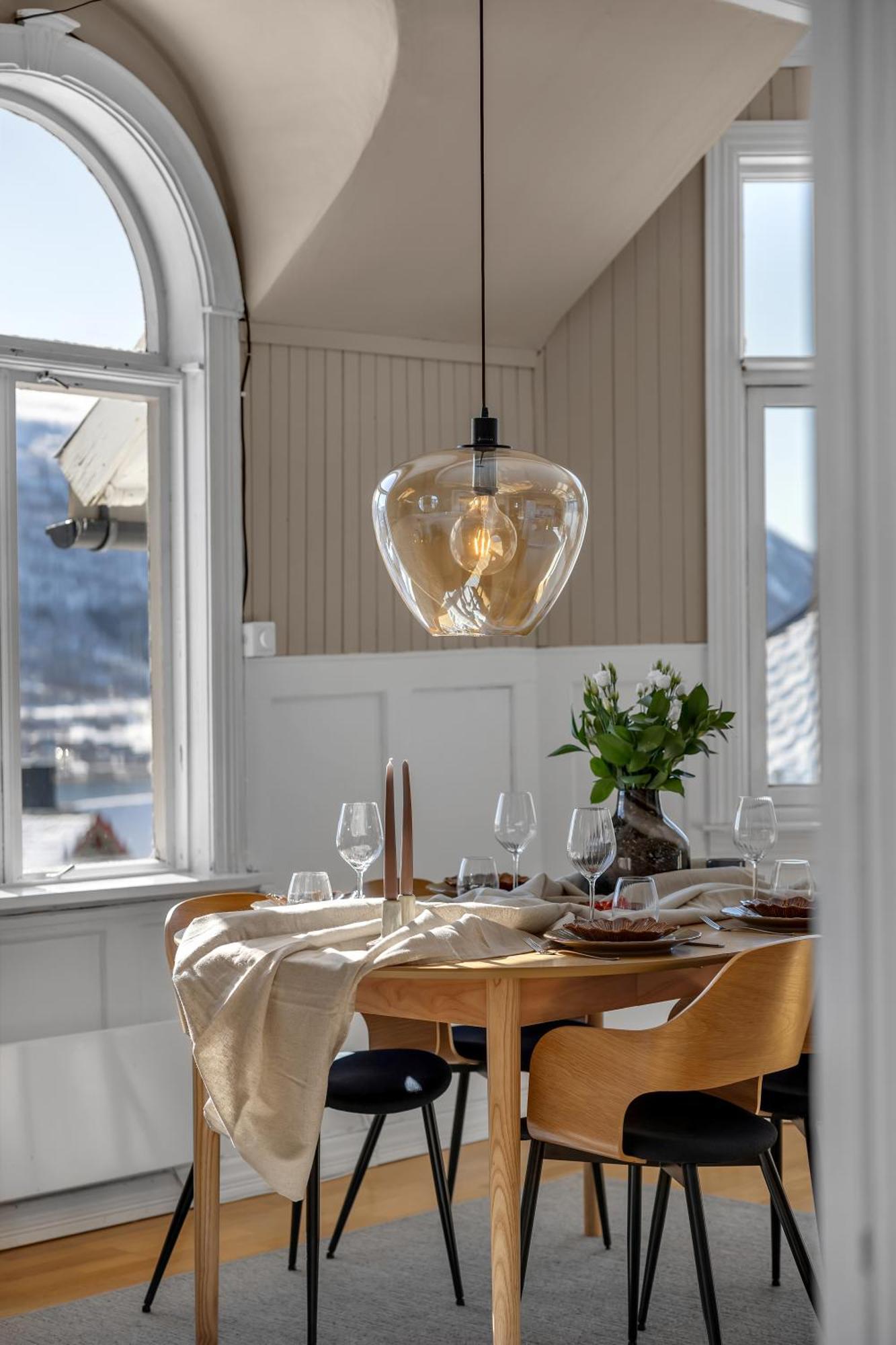 Lovely City Center Apartment With Amazing Views And Free Parking! Tromsø Buitenkant foto