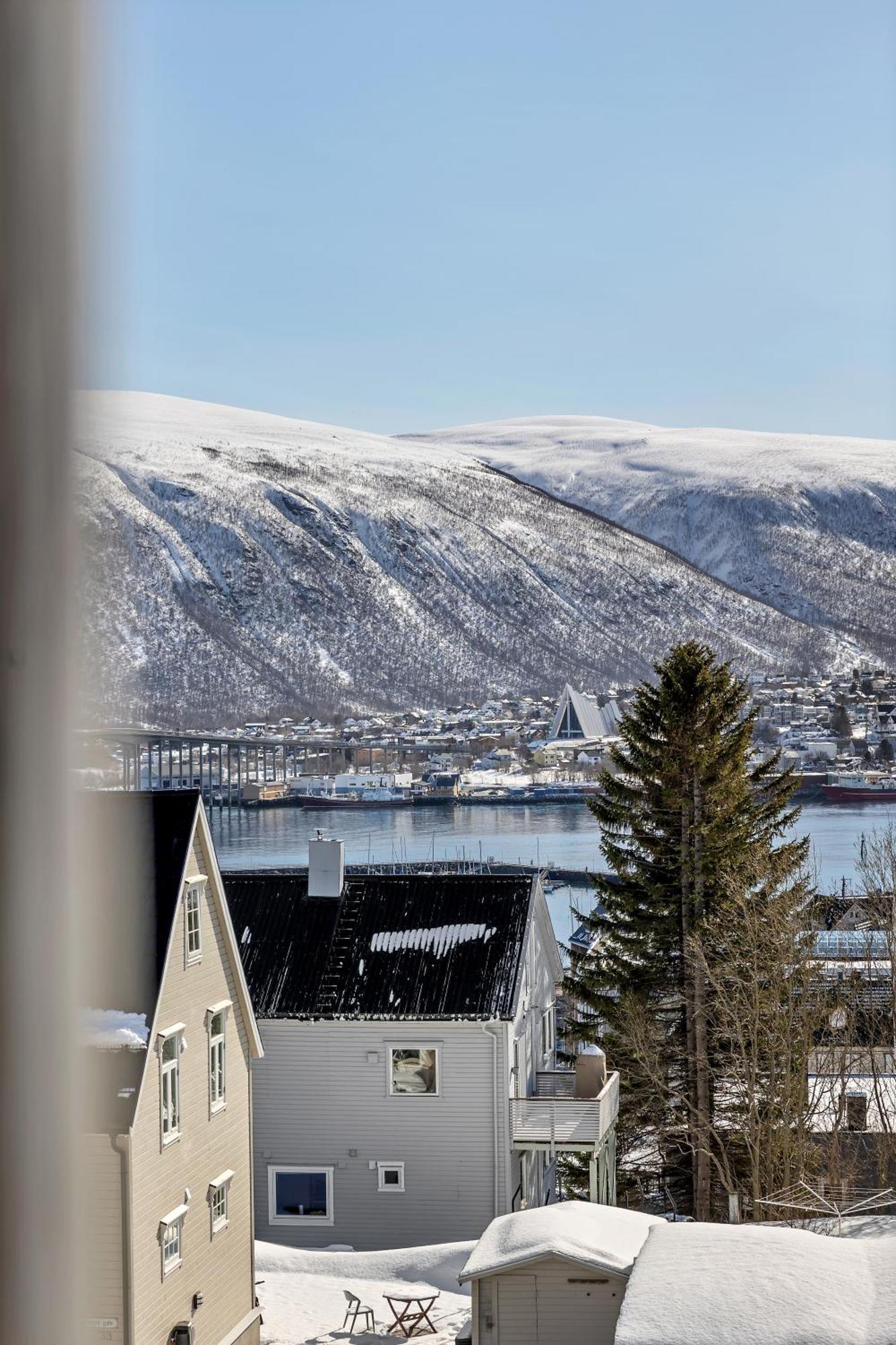 Lovely City Center Apartment With Amazing Views And Free Parking! Tromsø Buitenkant foto